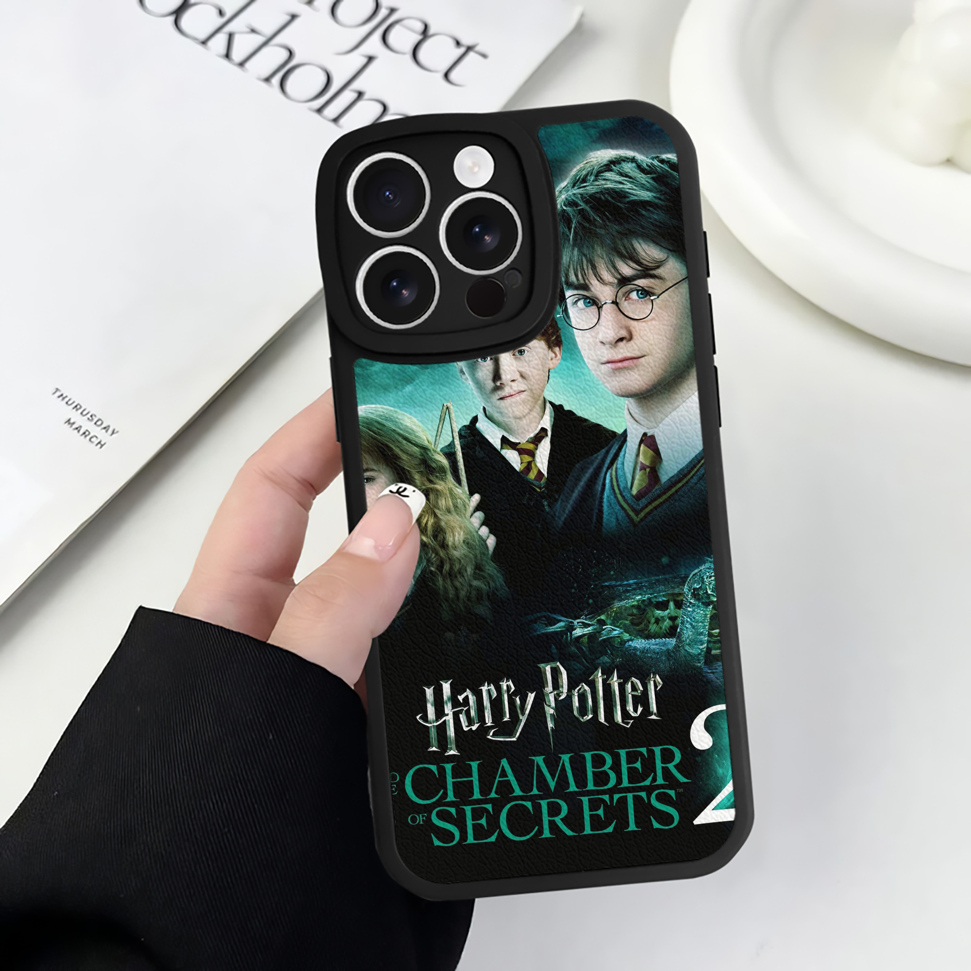 （画像用） Harry Potter ハリー・ポッターシリーズ 【iPhone 16シリーズ対応】シリコンスマホケース（レザー調） 材質：シリコン